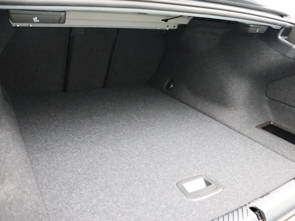 eDrive40 M Sport Edition | Innovation Pack | Travel Pack | Comfort Pack | Trekhaak | Panoramadak | Comfortstoelen + Stoelventilatie | Driving Assistant Plus | Bowers & Wilkins | 21'' Perform