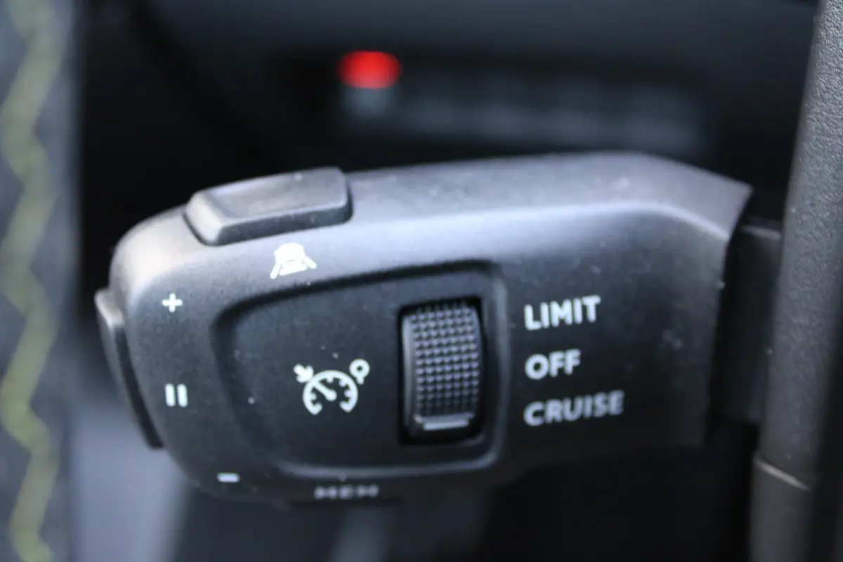 1.2 PureTech GT Pack Stoelverwarming | Adaptive Cruise Control | Navigatie | Focal HiFi | Android Auto/Apple Carplay