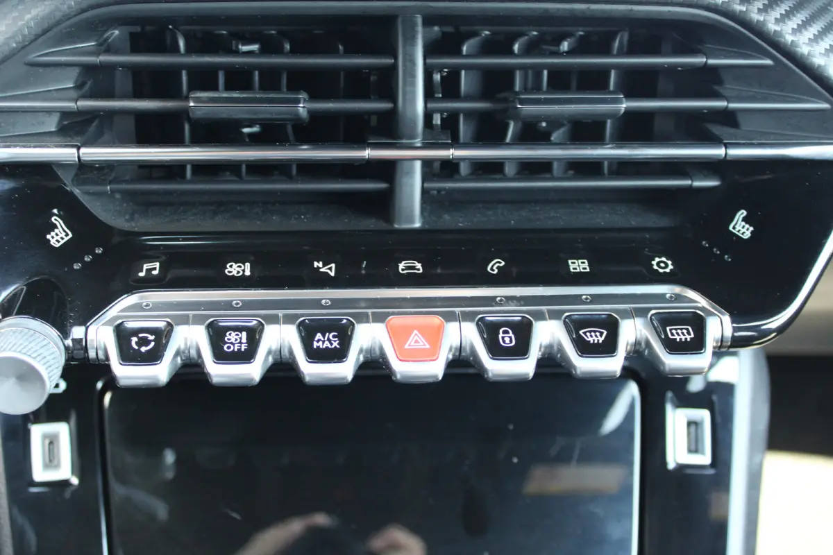 1.2 PureTech GT Pack Stoelverwarming | Adaptive Cruise Control | Navigatie | Focal HiFi | Android Auto/Apple Carplay