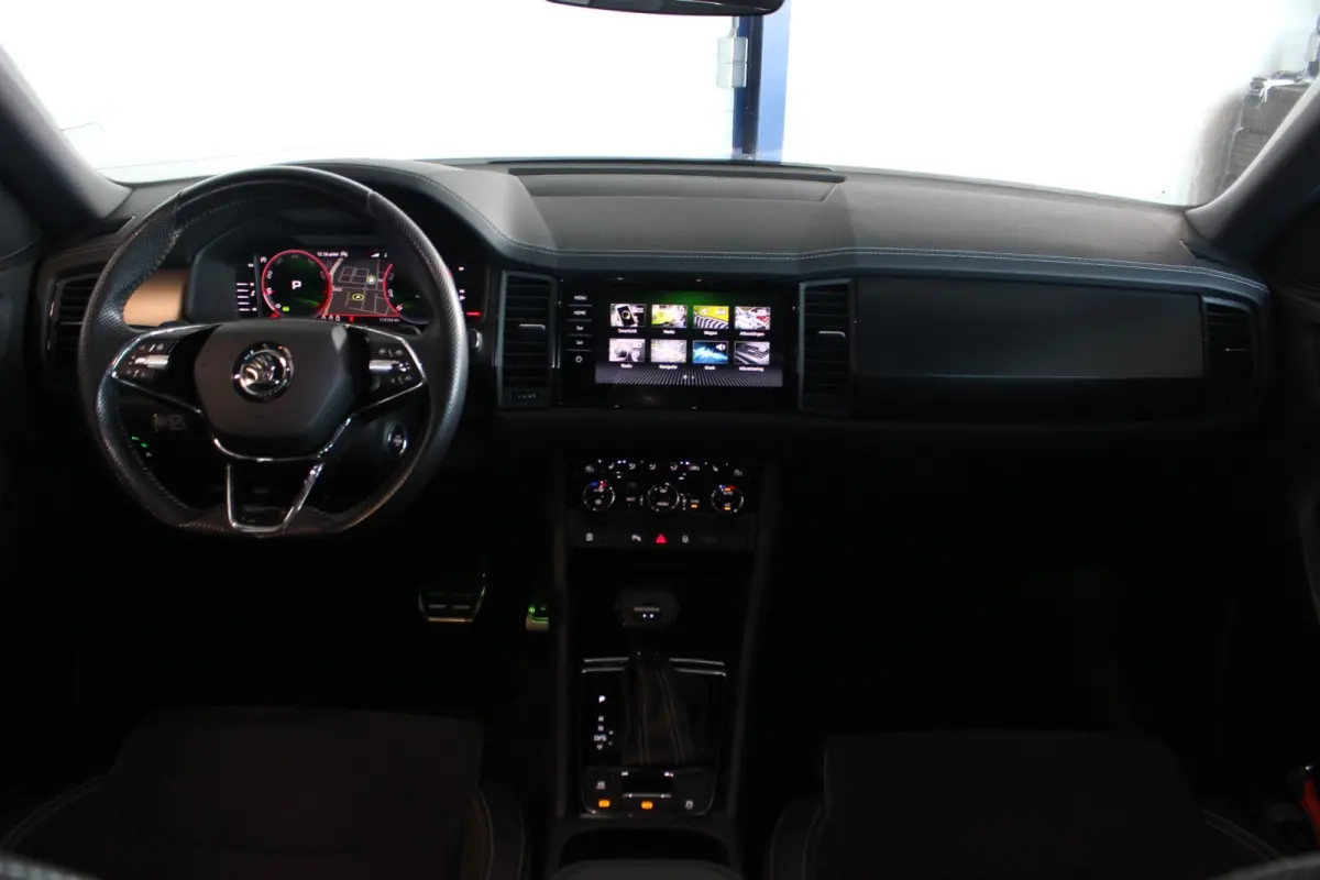 1.5 TSI Sportline Business Trekhaak | Pano | Virtual Cockpit | Adapt. Cruise | Stoel-/Stuurverw. | Carplay | Camera | Navi | Voorruitver. | 19" LMV | PDC V+A