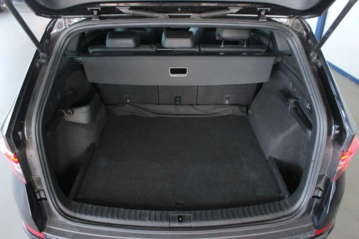 1.5 TSI Sportline Business Trekhaak | Pano | Virtual Cockpit | Adapt. Cruise | Stoel-/Stuurverw. | Carplay | Camera | Navi | Voorruitver. | 19" LMV | PDC V+A
