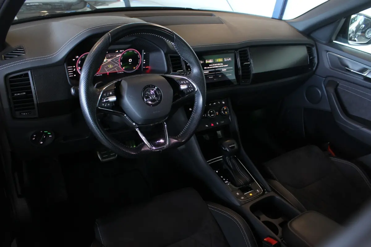 1.5 TSI Sportline Business Trekhaak | Pano | Virtual Cockpit | Adapt. Cruise | Stoel-/Stuurverw. | Carplay | Camera | Navi | Voorruitver. | 19" LMV | PDC V+A