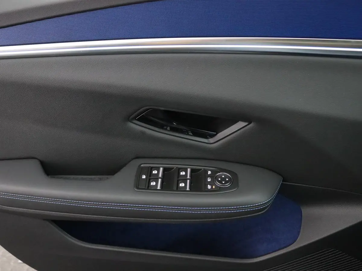 esprit Alpine 220 pk long range |  advanced driving assist & augmented vision | Harman Kardon | Panoramadak |