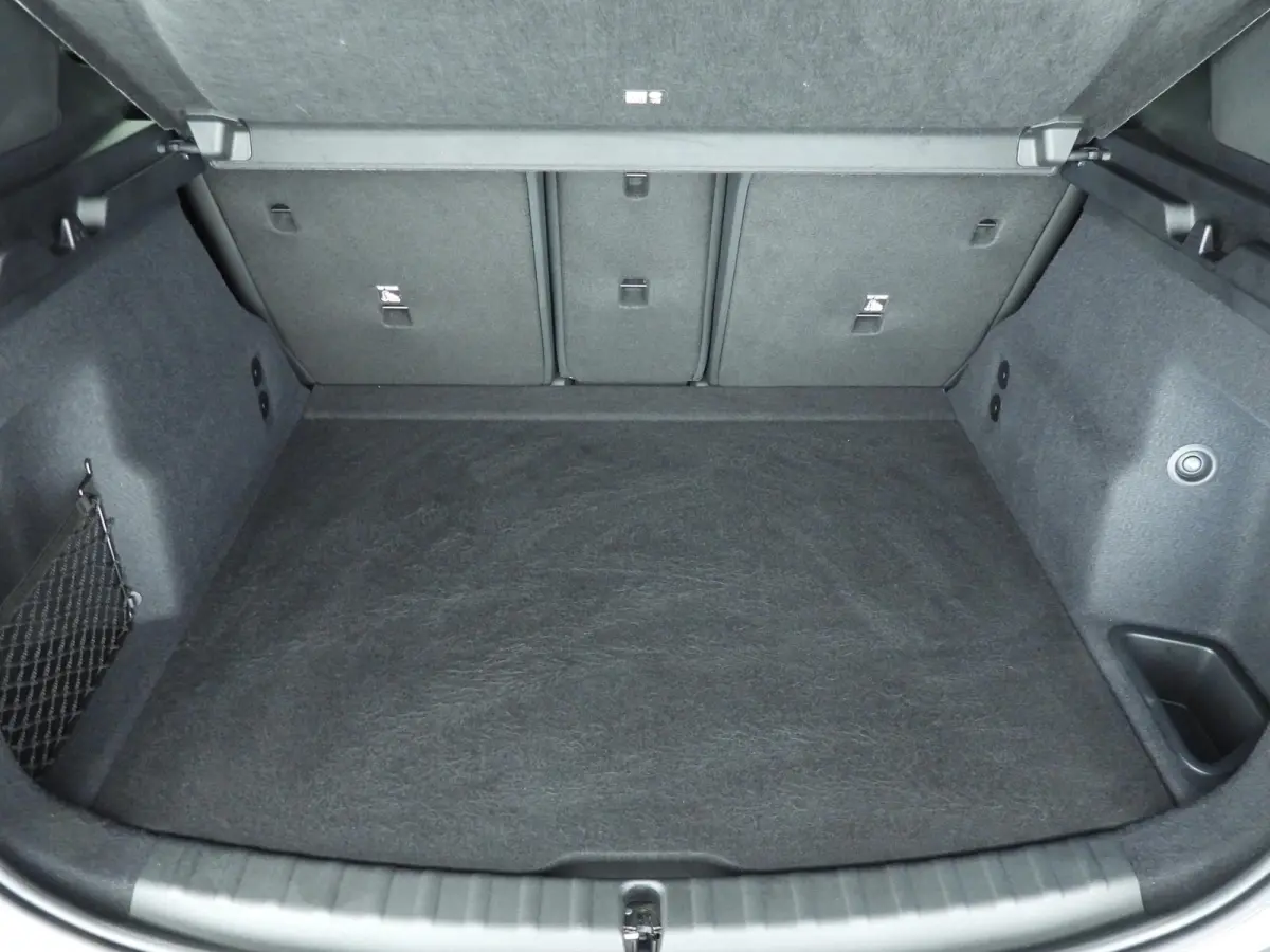 218i | M-Sportpakket | LED | Navigatie | Trekhaak | Panoramadak | Sportstoelen | DAB | Harman-kardon sound | Alu 18 inch