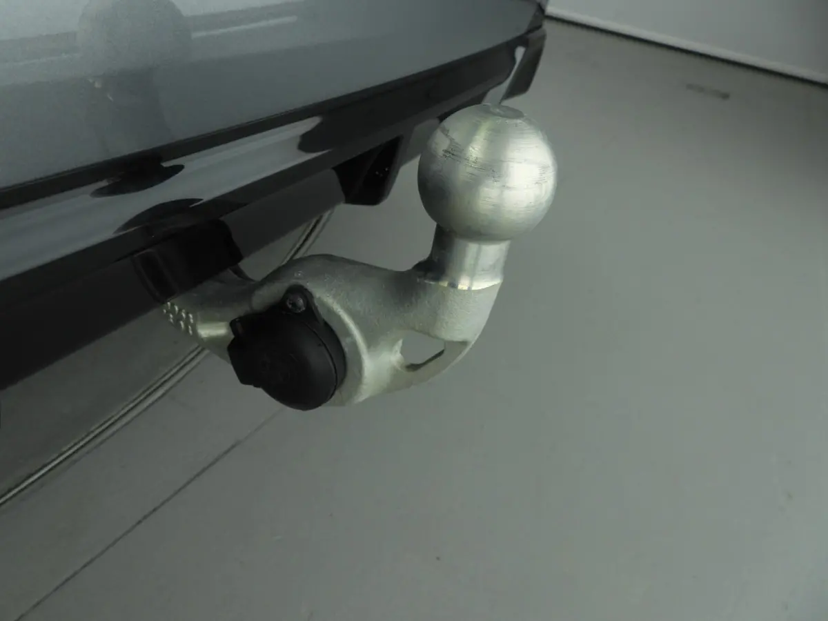 218i | M-Sportpakket | LED | Navigatie | Trekhaak | Panoramadak | Sportstoelen | DAB | Harman-kardon sound | Alu 18 inch