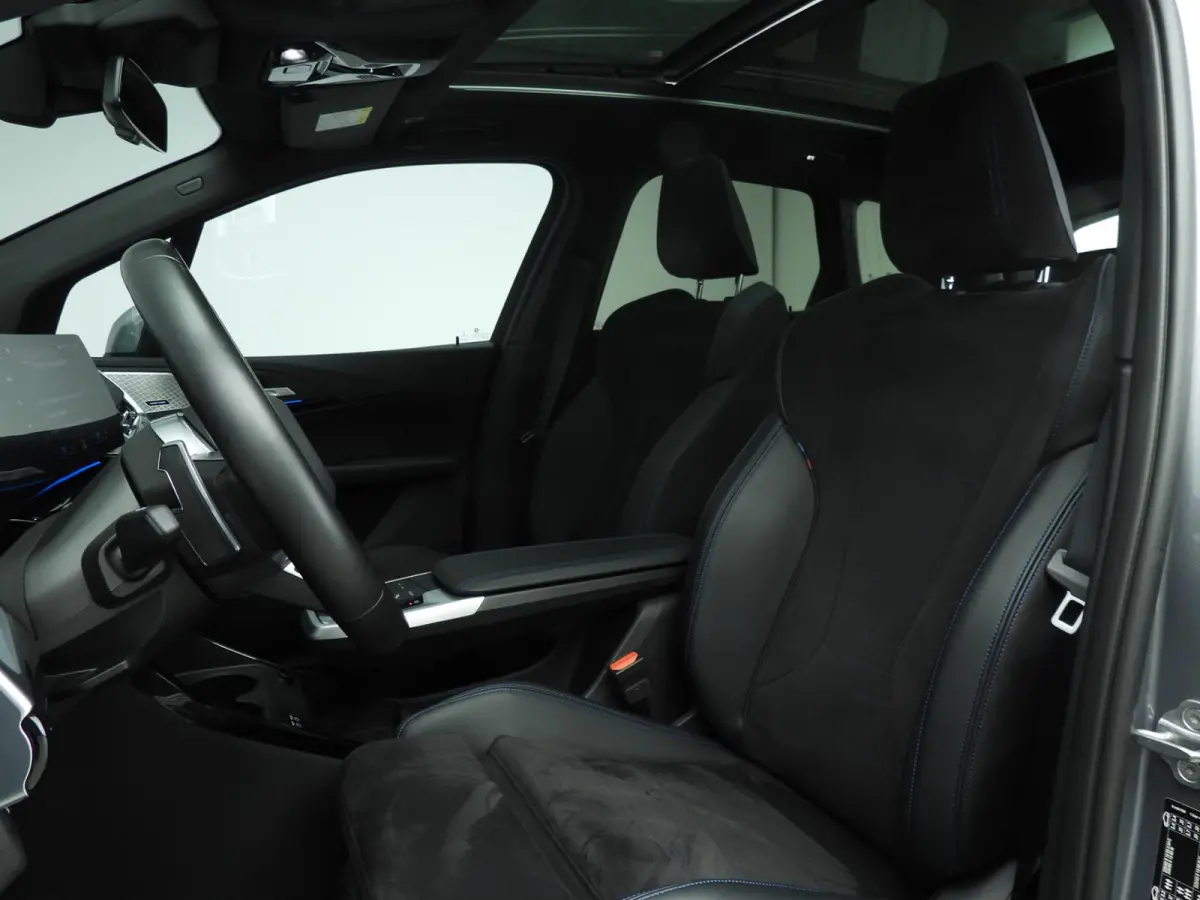 218i | M-Sportpakket | LED | Navigatie | Trekhaak | Panoramadak | Sportstoelen | DAB | Harman-kardon sound | Alu 18 inch
