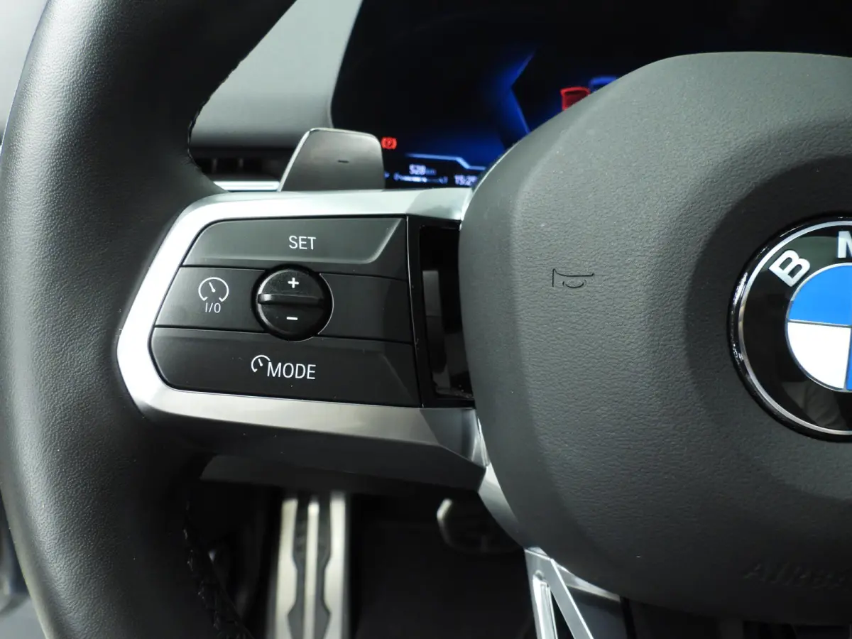 218i | M-Sportpakket | LED | Navigatie | Trekhaak | Panoramadak | Sportstoelen | DAB | Harman-kardon sound | Alu 18 inch