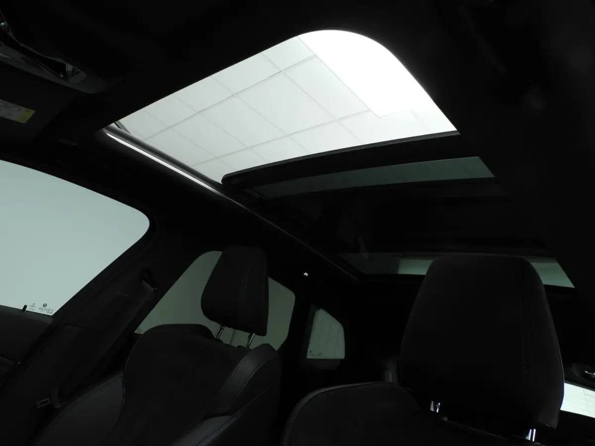218i | M-Sportpakket | LED | Navigatie | Trekhaak | Panoramadak | Sportstoelen | DAB | Harman-kardon sound | Alu 18 inch