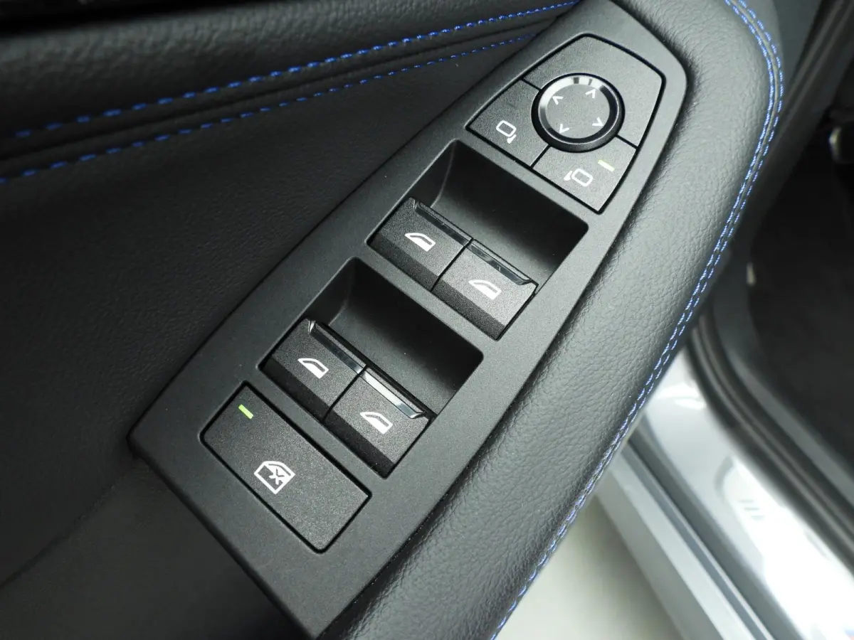 218i | M-Sportpakket | LED | Navigatie | Trekhaak | Panoramadak | Sportstoelen | DAB | Harman-kardon sound | Alu 18 inch