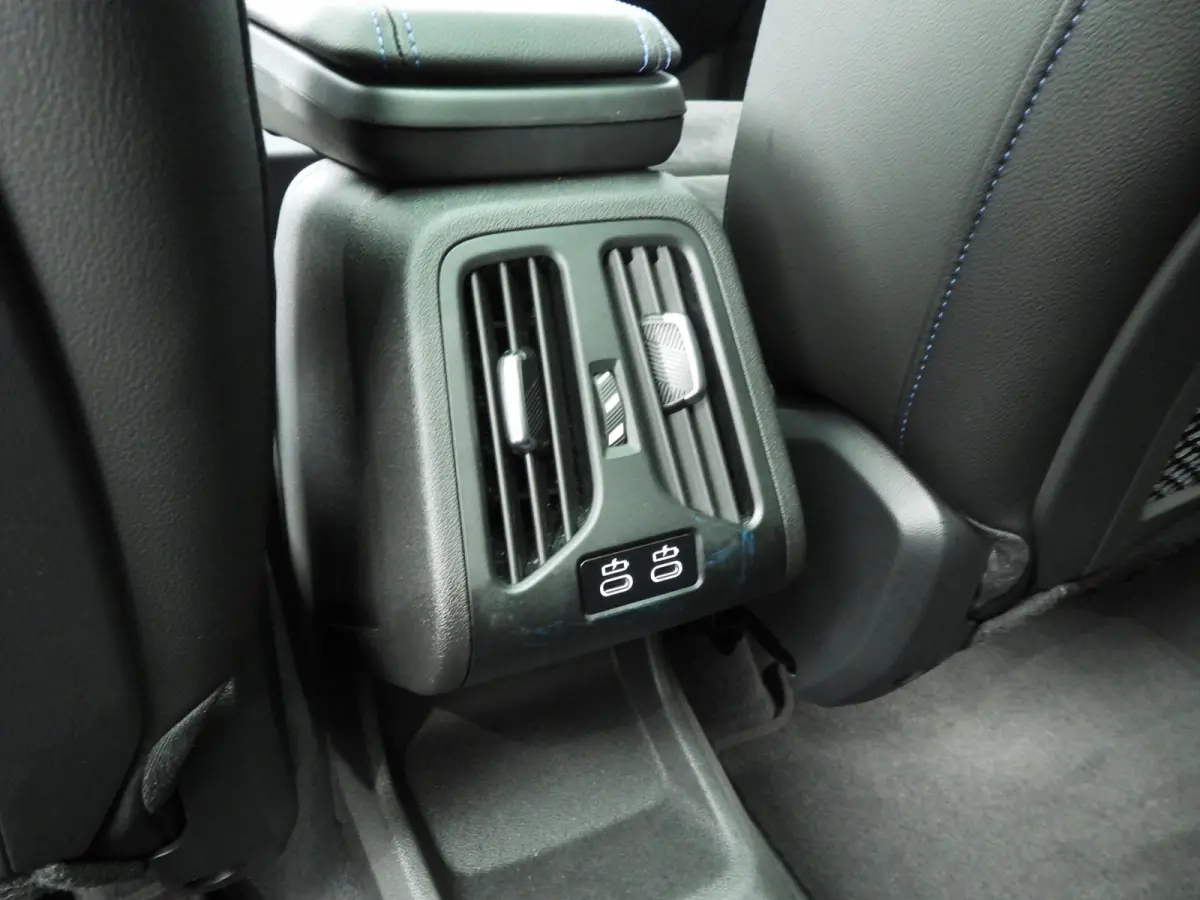 218i | M-Sportpakket | LED | Navigatie | Trekhaak | Panoramadak | Sportstoelen | DAB | Harman-kardon sound | Alu 18 inch