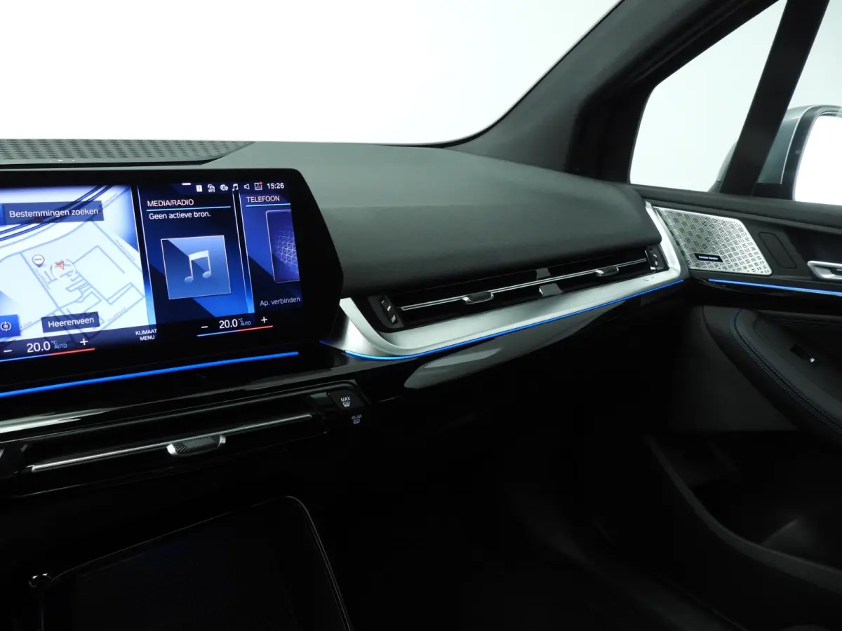 218i | M-Sportpakket | LED | Navigatie | Trekhaak | Panoramadak | Sportstoelen | DAB | Harman-kardon sound | Alu 18 inch