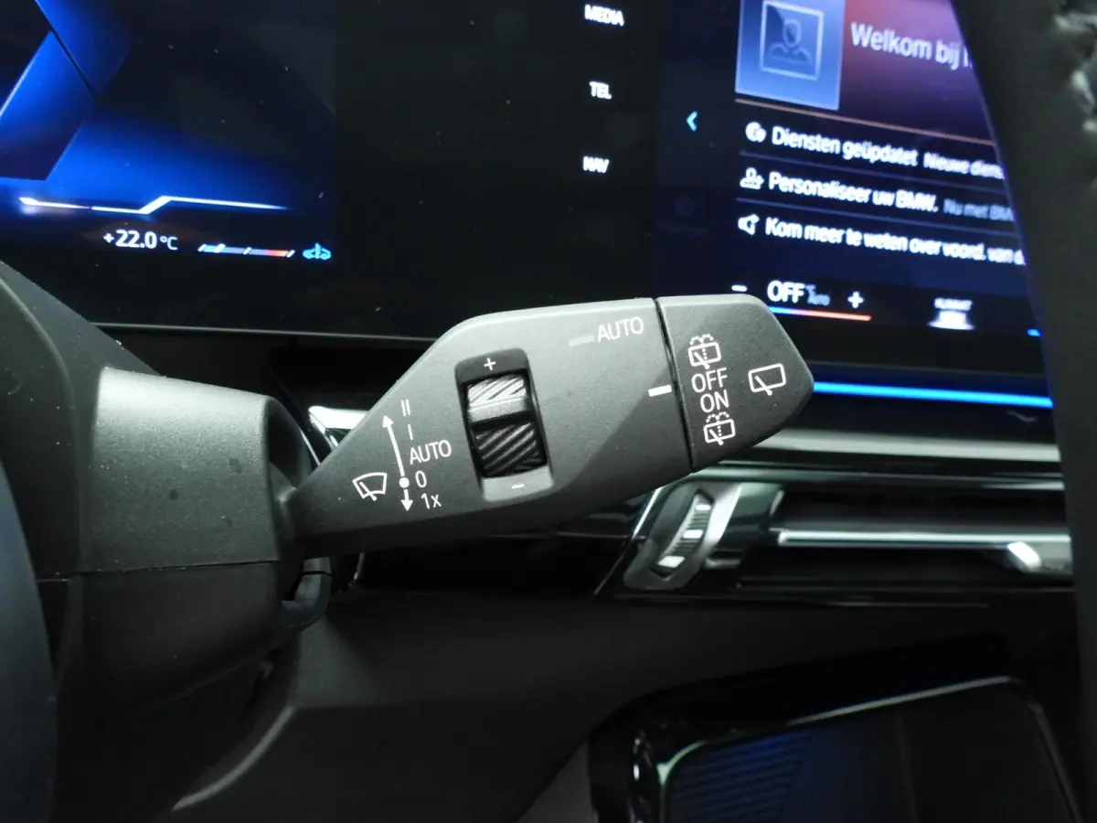 218i | M-Sportpakket | LED | Navigatie | Trekhaak | Panoramadak | Sportstoelen | DAB | Harman-kardon sound | Alu 18 inch