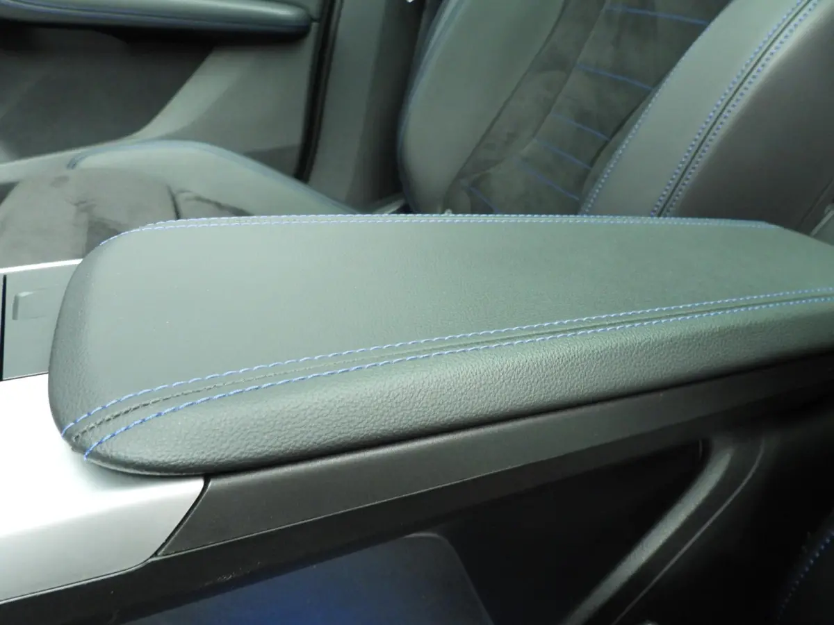 218i | M-Sportpakket | LED | Navigatie | Trekhaak | Panoramadak | Sportstoelen | DAB | Harman-kardon sound | Alu 18 inch