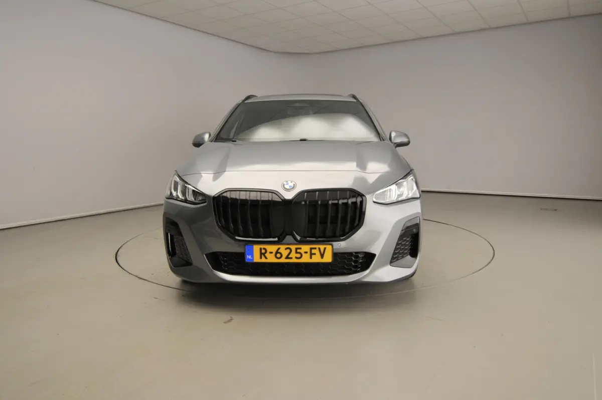 218i | M-Sportpakket | LED | Navigatie | Trekhaak | Panoramadak | Sportstoelen | DAB | Harman-kardon sound | Alu 18 inch