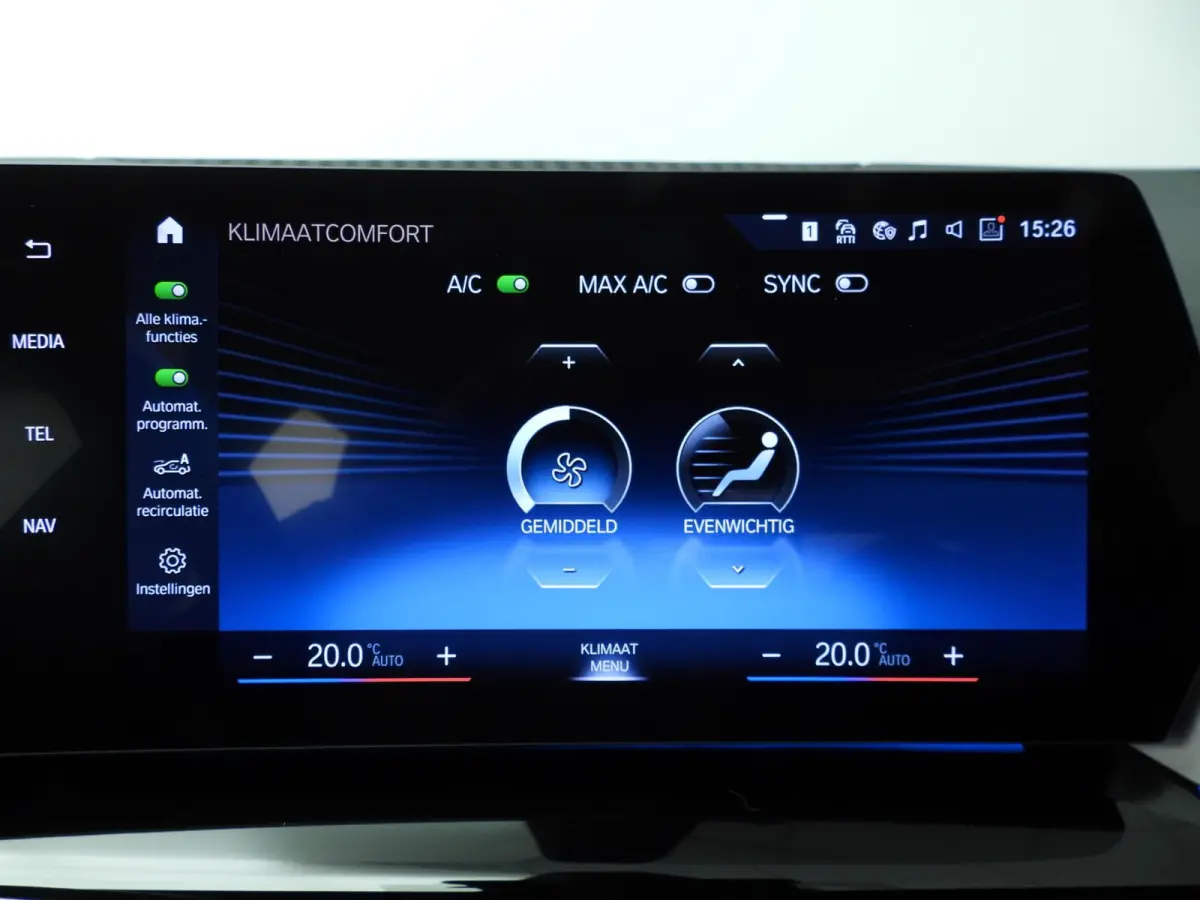 218i | M-Sportpakket | LED | Navigatie | Trekhaak | Panoramadak | Sportstoelen | DAB | Harman-kardon sound | Alu 18 inch