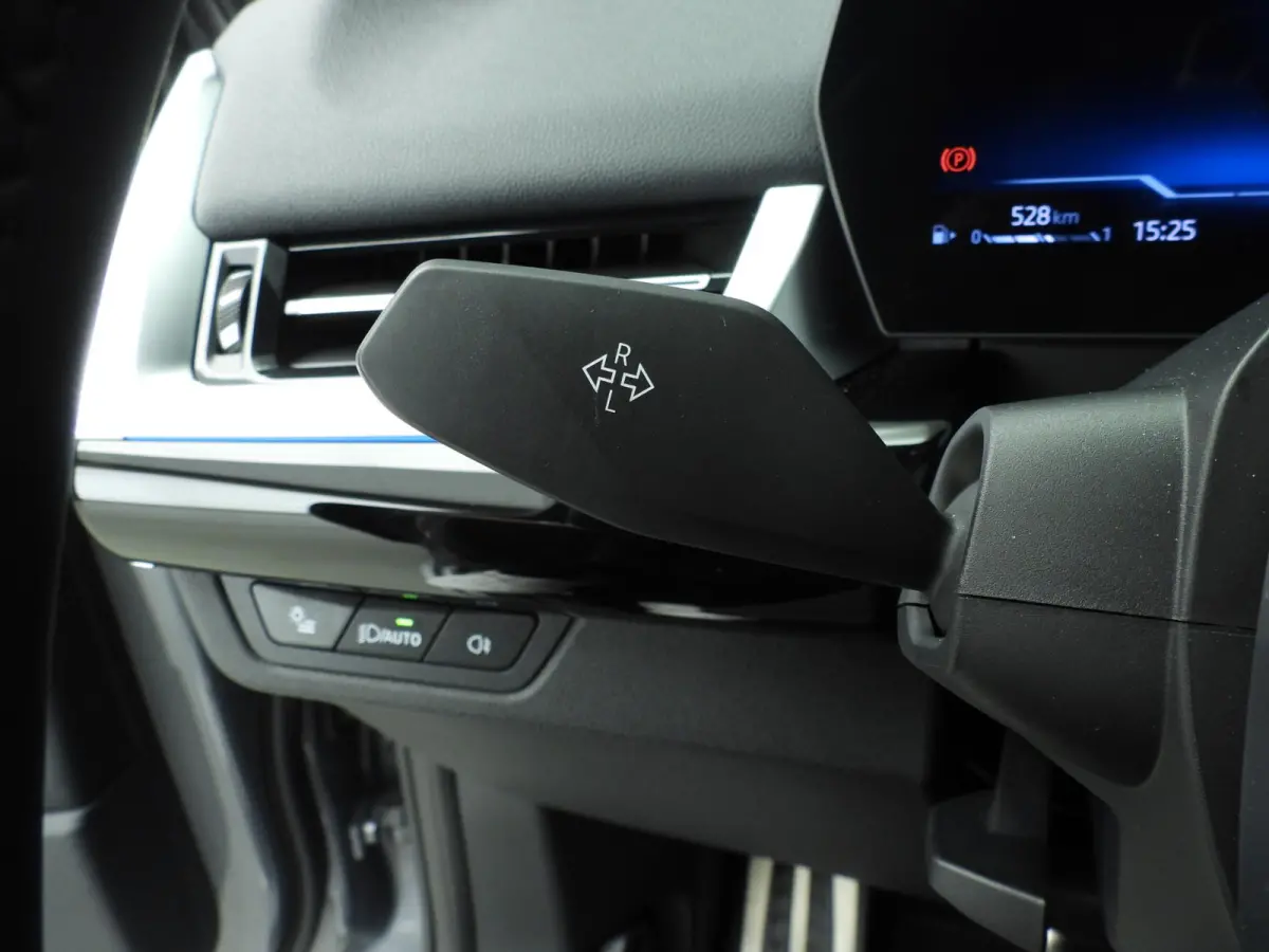 218i | M-Sportpakket | LED | Navigatie | Trekhaak | Panoramadak | Sportstoelen | DAB | Harman-kardon sound | Alu 18 inch