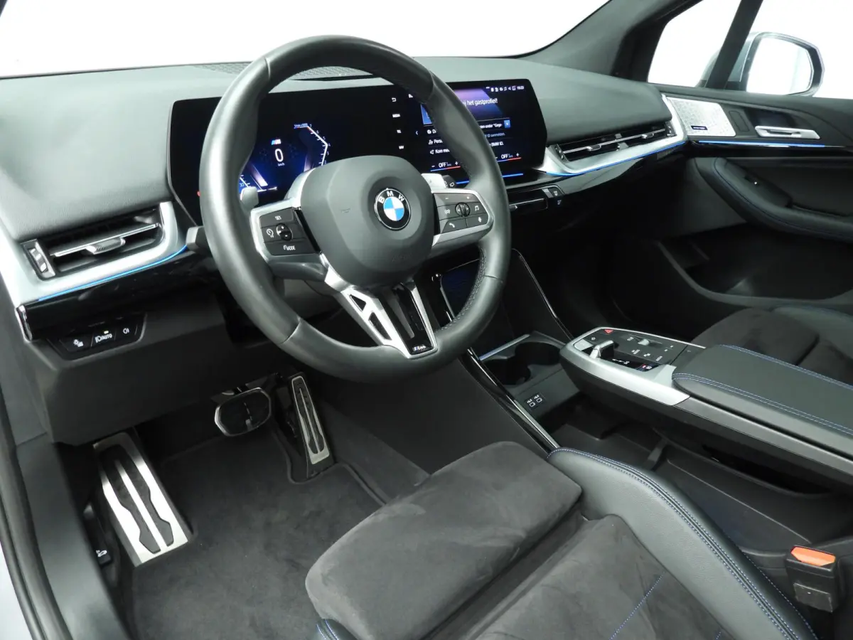 218i | M-Sportpakket | LED | Navigatie | Trekhaak | Panoramadak | Sportstoelen | DAB | Harman-kardon sound | Alu 18 inch