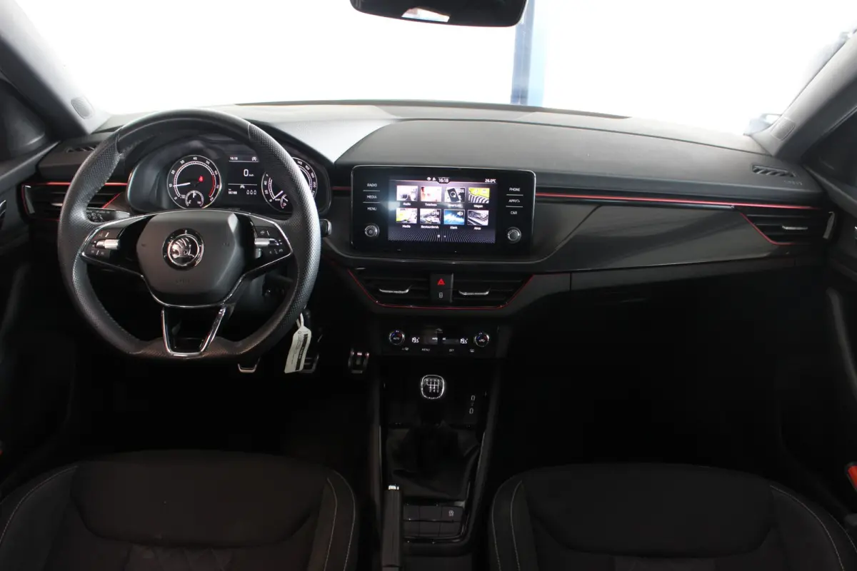 1.0 TSI Sport Business Steel Grey | Carplay | Sportstoelen | Carplay | Clima | LED | Bluetooth | Cruise | 18" LMV | PDC