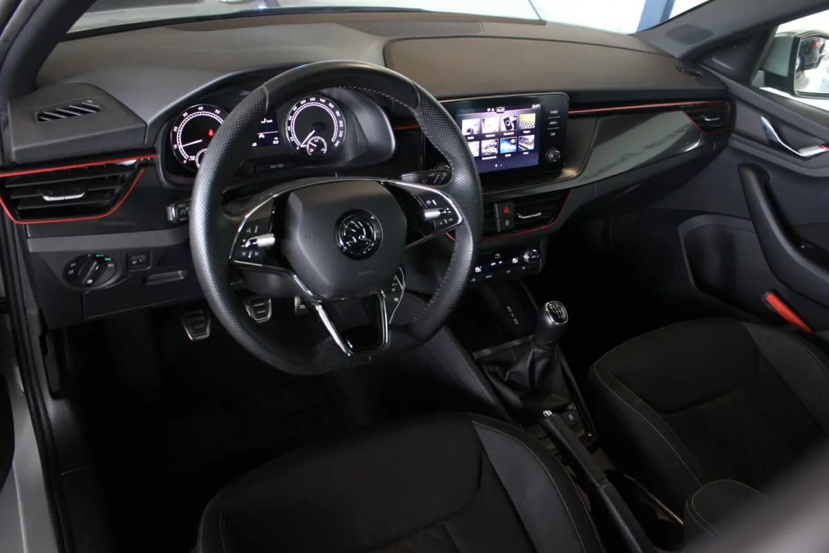 1.0 TSI Sport Business Steel Grey | Carplay | Sportstoelen | Carplay | Clima | LED | Bluetooth | Cruise | 18" LMV | PDC