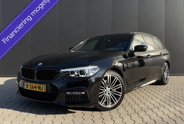 520i Touring/M-pakket/Pano/Trekhaak/Headup/ambient/19inch