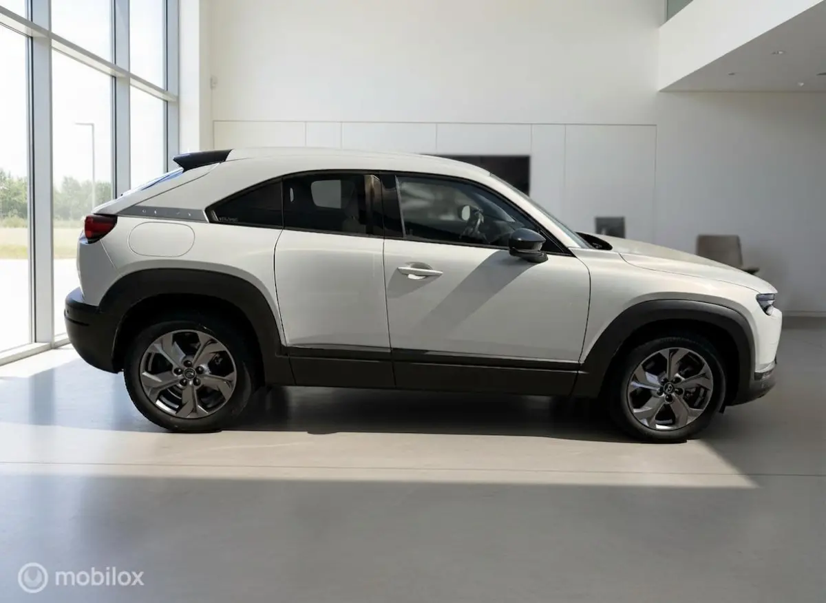 e-SkyActiv 145 Comfort 36 kWh | 45.188 km | SOH 93% | CCS | HUD