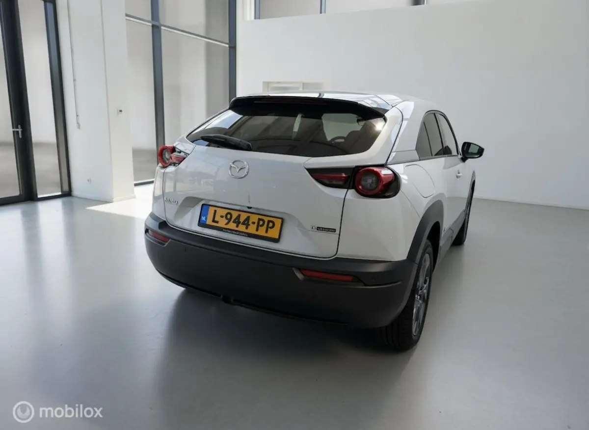 e-SkyActiv 145 Comfort 36 kWh | 45.188 km | SOH 93% | CCS | HUD
