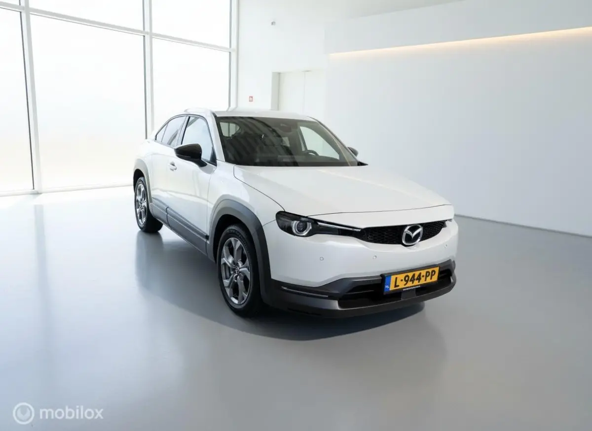 e-SkyActiv 145 Comfort 36 kWh | 45.188 km | SOH 93% | CCS | HUD