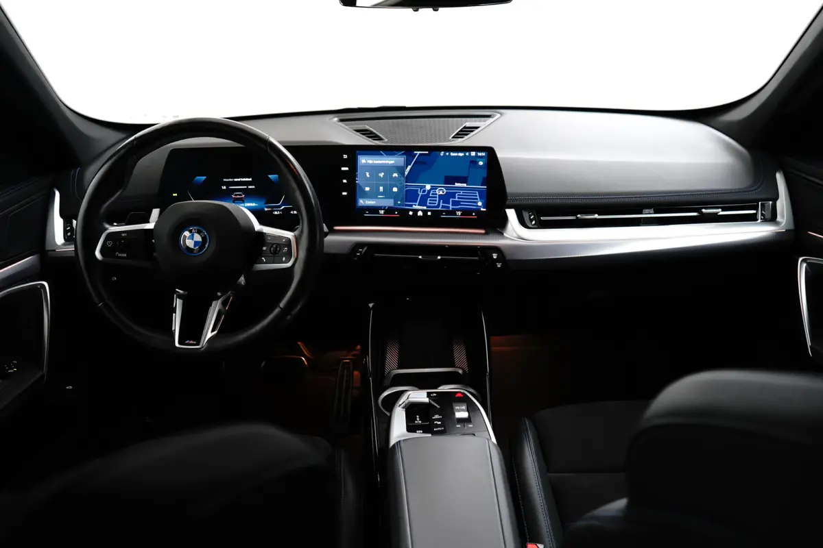 xDrive30 67 kWh M Sport | Camera | Cruise Control | BTW-Auto | Apple Carplay | Navigatie