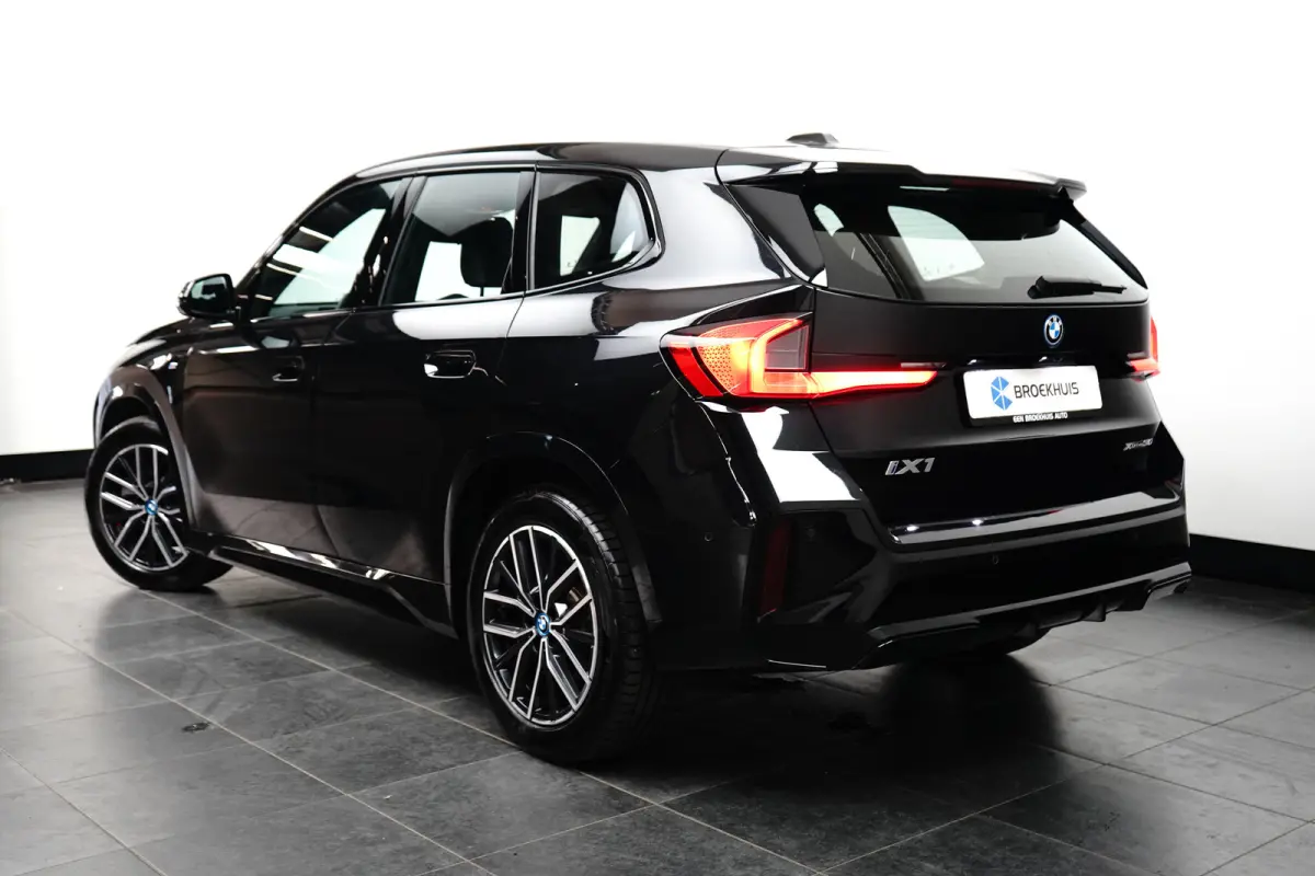 xDrive30 67 kWh M Sport | Camera | Cruise Control | BTW-Auto | Apple Carplay | Navigatie