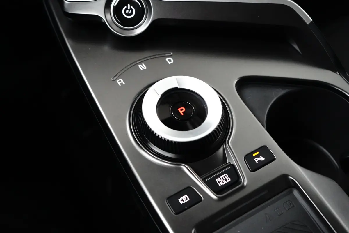 Edition 77.4 kWh | Stoelverwarming | Camera | Apple Carplay | Adap. Cruise | Leder | BTW-Auto