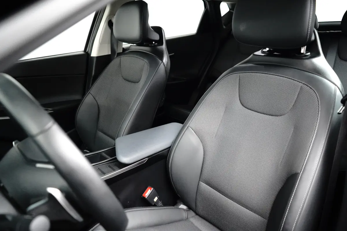 Edition 77.4 kWh | Stoelverwarming | Camera | Apple Carplay | Adap. Cruise | Leder | BTW-Auto