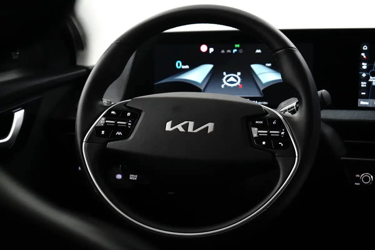 Edition 77.4 kWh | Stoelverwarming | Camera | Apple Carplay | Adap. Cruise | Leder | BTW-Auto