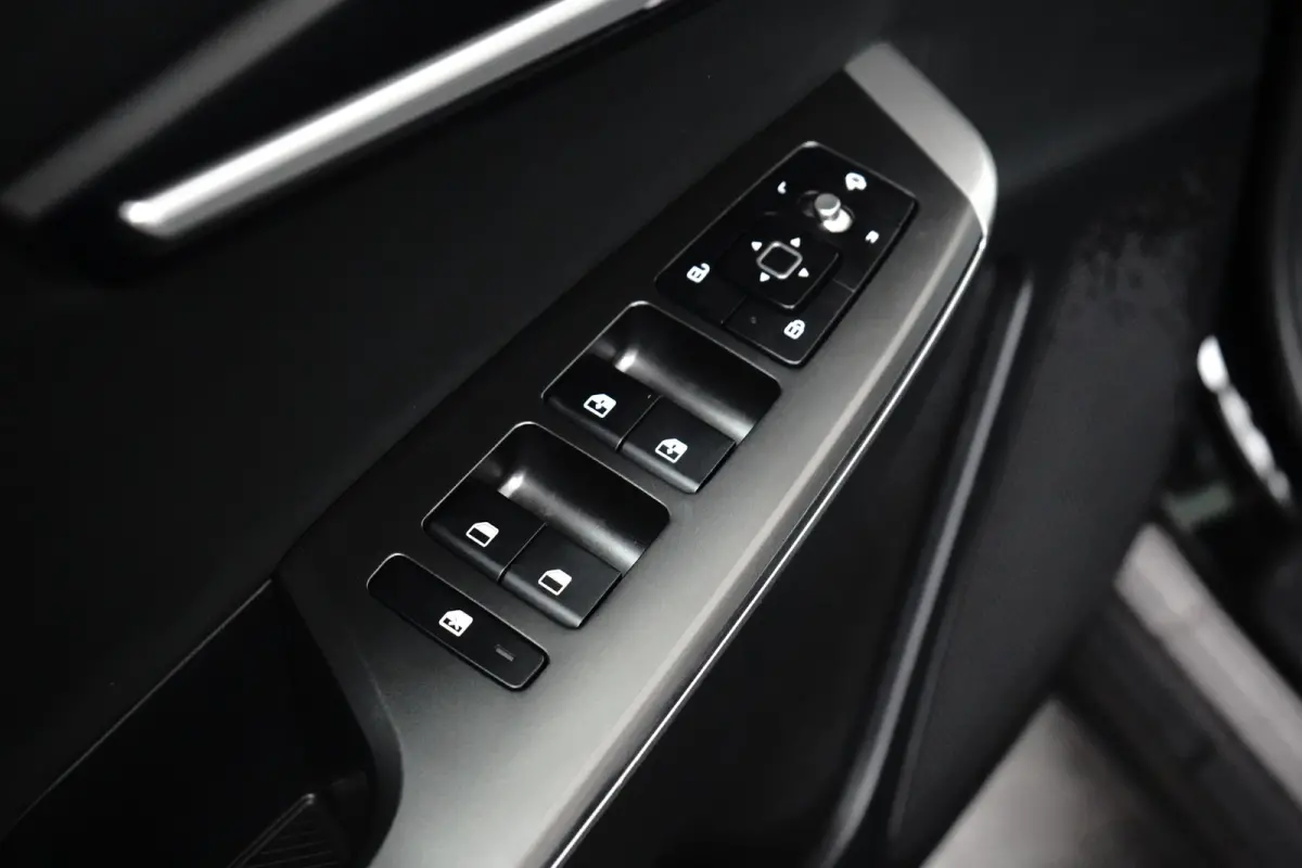 Edition 77.4 kWh | Stoelverwarming | Camera | Apple Carplay | Adap. Cruise | Leder | BTW-Auto