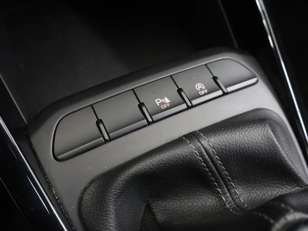1.0 TGDI DynamicPlusLine | Keyless | Navigatie | Climate Control | Parkeercamera