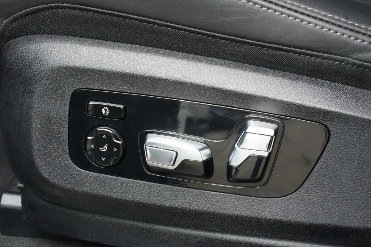 xDrive50e M Sport | 489 PK | Pano | HUD | 360° | Luchtvering | BMW X5 xDrive50e M Sport 489 PK Plug-in Hybrid met 3.0 zescilinder, xDrive, luchtvering, panoramadak, Head-Up Display, 360° c