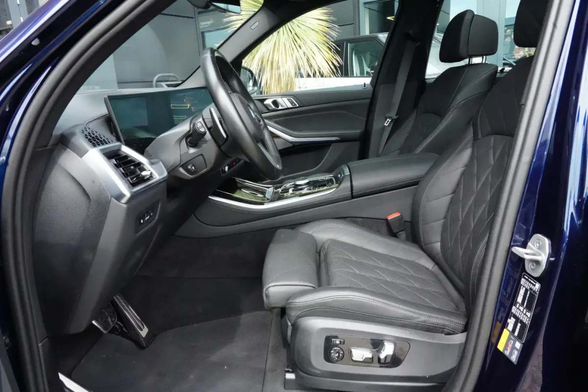 xDrive50e M Sport | 489 PK | Pano | HUD | 360° | Luchtvering | BMW X5 xDrive50e M Sport 489 PK Plug-in Hybrid met 3.0 zescilinder, xDrive, luchtvering, panoramadak, Head-Up Display, 360° c
