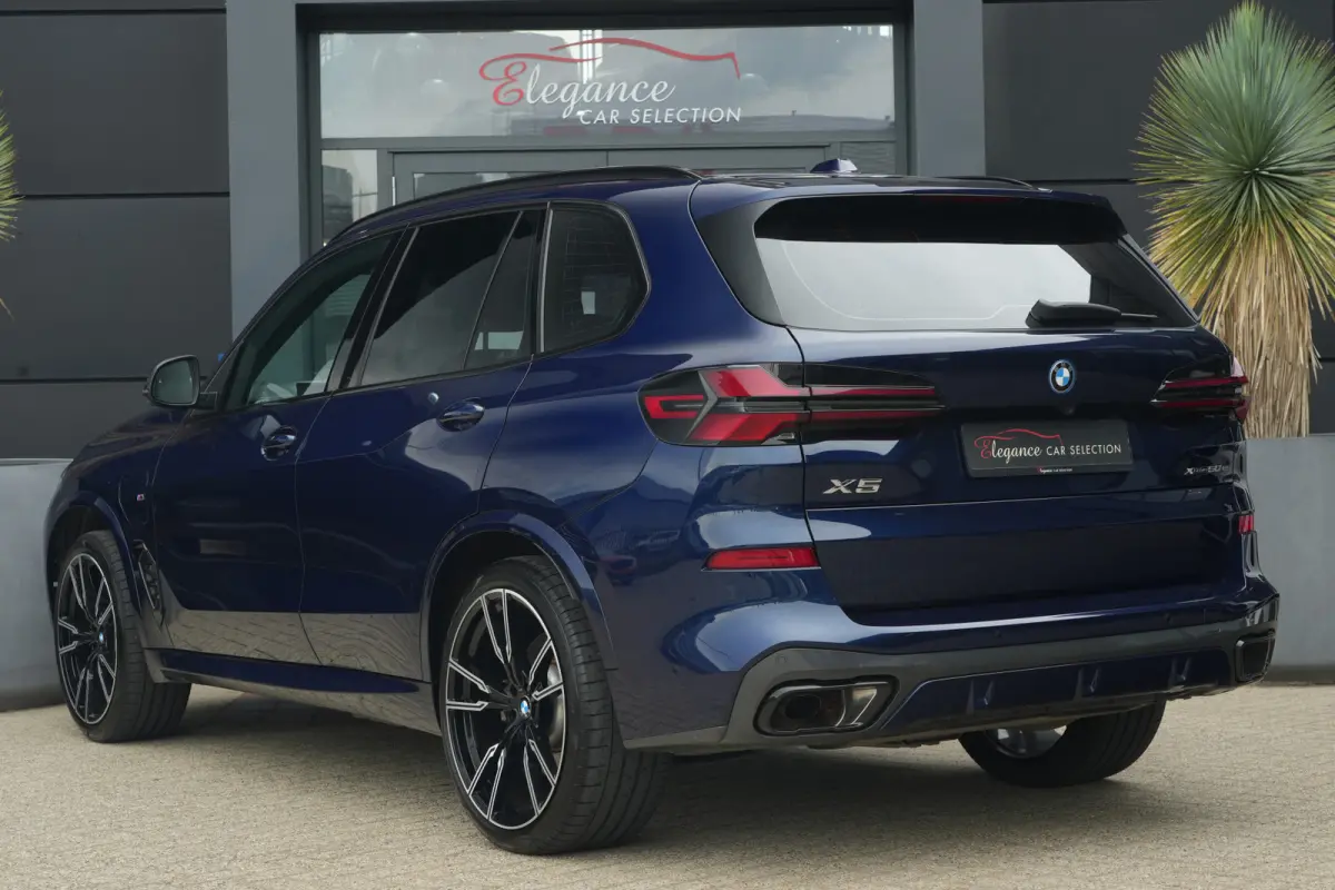 xDrive50e M Sport | 489 PK | Pano | HUD | 360° | Luchtvering | BMW X5 xDrive50e M Sport 489 PK Plug-in Hybrid met 3.0 zescilinder, xDrive, luchtvering, panoramadak, Head-Up Display, 360° c
