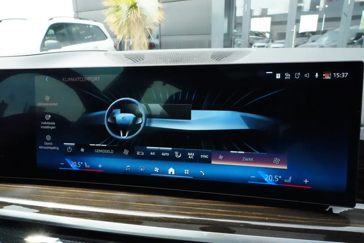 xDrive50e M Sport | 489 PK | Pano | HUD | 360° | Luchtvering | BMW X5 xDrive50e M Sport 489 PK Plug-in Hybrid met 3.0 zescilinder, xDrive, luchtvering, panoramadak, Head-Up Display, 360° c