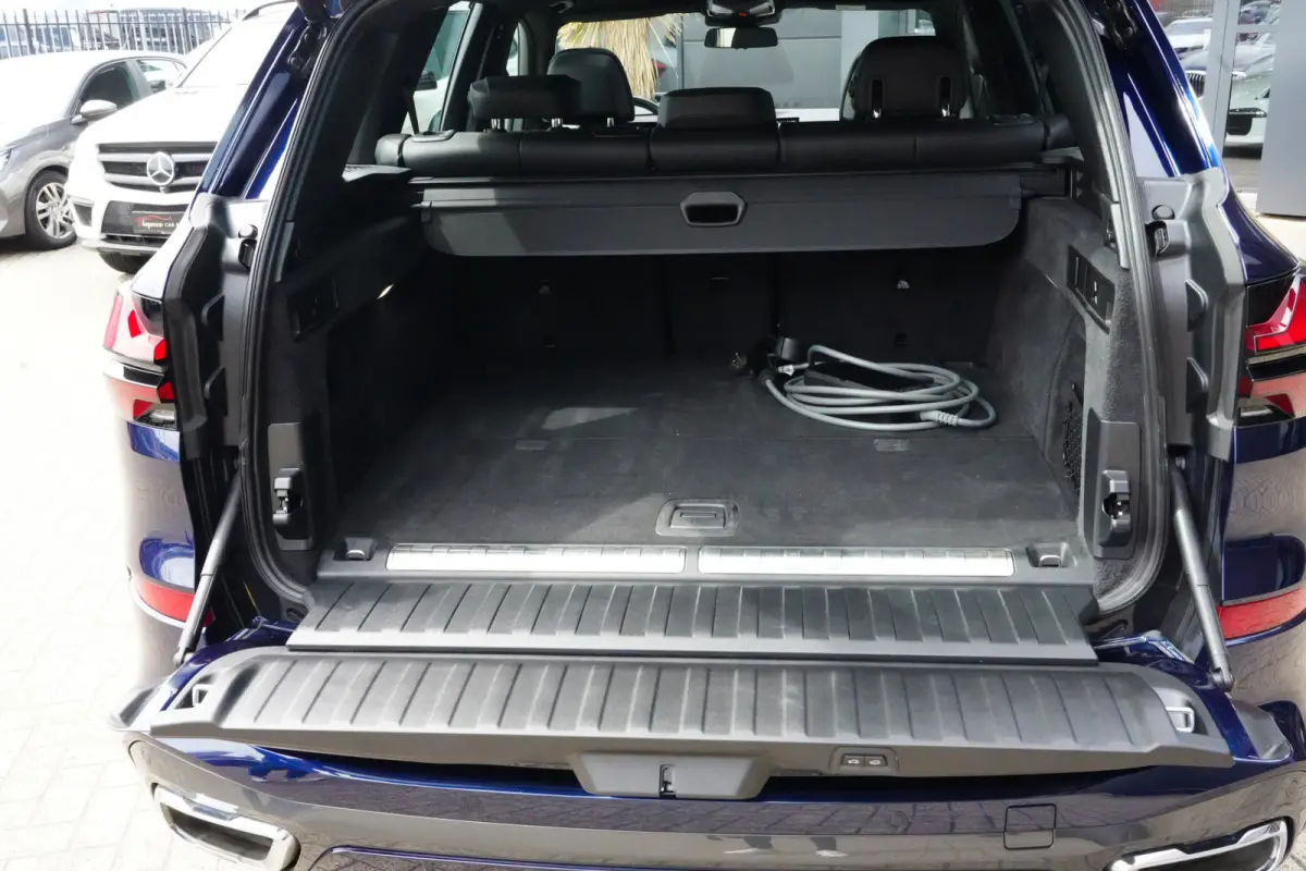 xDrive50e M Sport | 489 PK | Pano | HUD | 360° | Luchtvering | BMW X5 xDrive50e M Sport 489 PK Plug-in Hybrid met 3.0 zescilinder, xDrive, luchtvering, panoramadak, Head-Up Display, 360° c