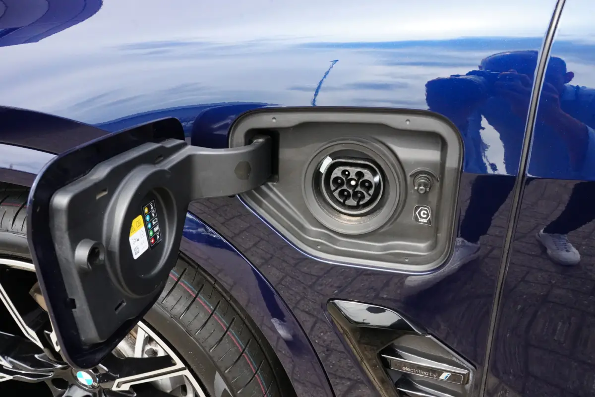 xDrive50e M Sport | 489 PK | Pano | HUD | 360° | Luchtvering | BMW X5 xDrive50e M Sport 489 PK Plug-in Hybrid met 3.0 zescilinder, xDrive, luchtvering, panoramadak, Head-Up Display, 360° c