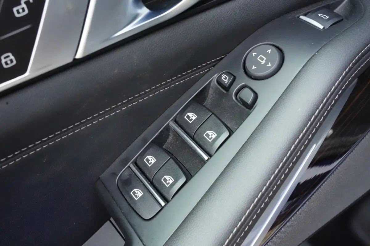 xDrive50e M Sport | 489 PK | Pano | HUD | 360° | Luchtvering | BMW X5 xDrive50e M Sport 489 PK Plug-in Hybrid met 3.0 zescilinder, xDrive, luchtvering, panoramadak, Head-Up Display, 360° c