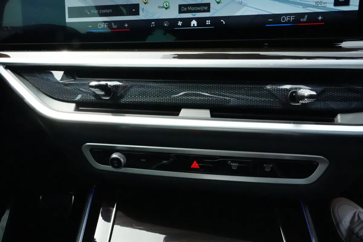 xDrive50e M Sport | 489 PK | Pano | HUD | 360° | Luchtvering | BMW X5 xDrive50e M Sport 489 PK Plug-in Hybrid met 3.0 zescilinder, xDrive, luchtvering, panoramadak, Head-Up Display, 360° c