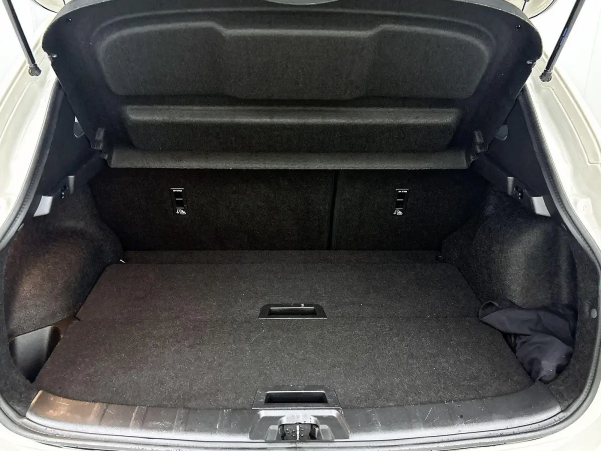 1.3 DIG-T Tekna + | Automaat | Trekhaak | LED | Panoramadak | PDC + Camera | Leer | Bose Audio | Stoelverwarming |