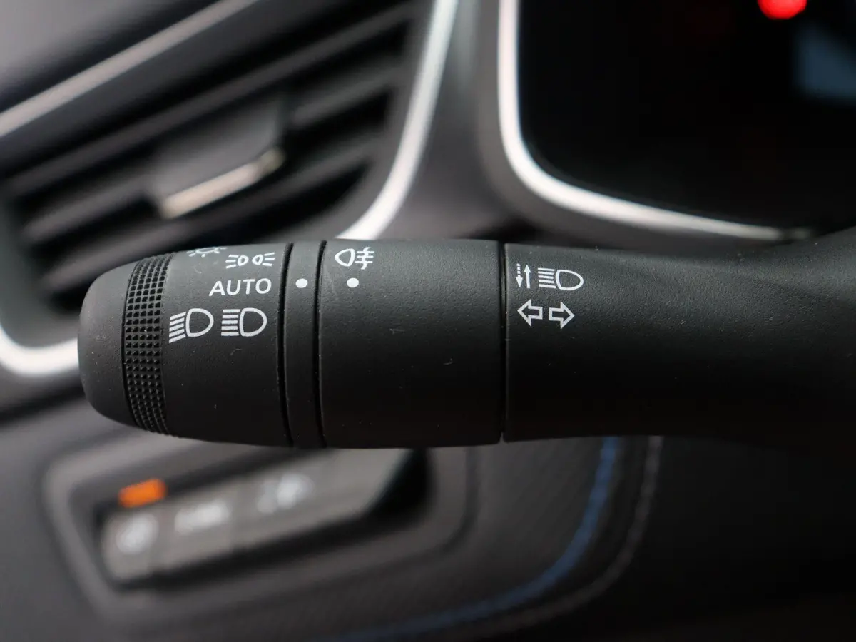 160pk E-Tech full hybrid Esprit Alpine | Schuif/Kanteldak | Adaptive Cruisecontrol | Harman Kardon | Google Navigatie | Stuurverwarming | Lichtmetalen Velgen 19" | Achteruitrijcamera |