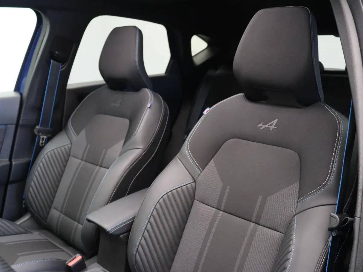 160pk E-Tech full hybrid Esprit Alpine | Schuif/Kanteldak | Adaptive Cruisecontrol | Harman Kardon | Google Navigatie | Stuurverwarming | Lichtmetalen Velgen 19" | Achteruitrijcamera |