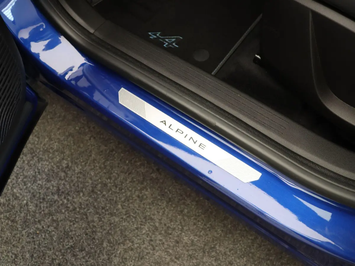 160pk E-Tech full hybrid Esprit Alpine | Schuif/Kanteldak | Adaptive Cruisecontrol | Harman Kardon | Google Navigatie | Stuurverwarming | Lichtmetalen Velgen 19" | Achteruitrijcamera |