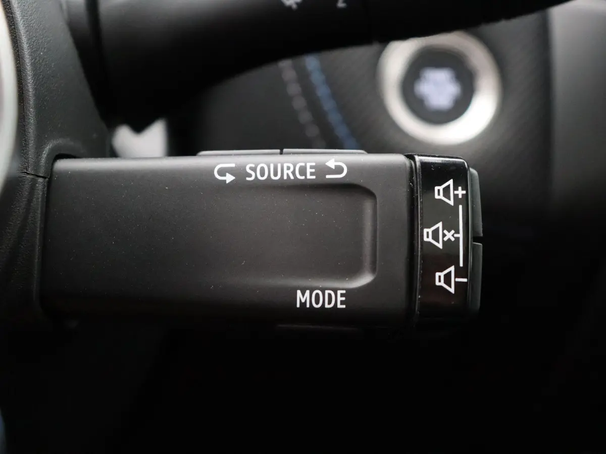 160pk E-Tech full hybrid Esprit Alpine | Schuif/Kanteldak | Adaptive Cruisecontrol | Harman Kardon | Google Navigatie | Stuurverwarming | Lichtmetalen Velgen 19" | Achteruitrijcamera |