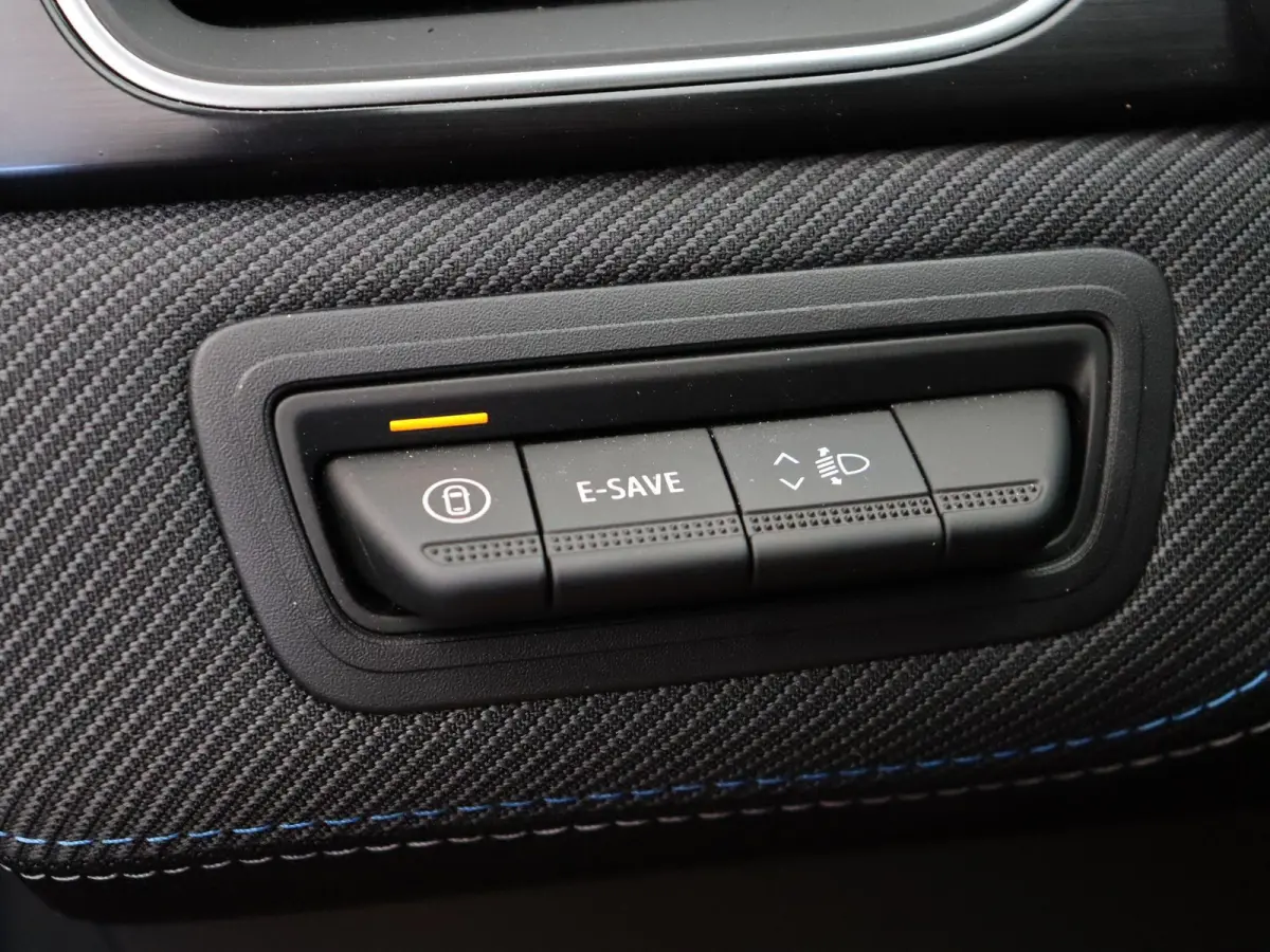 160pk E-Tech full hybrid Esprit Alpine | Schuif/Kanteldak | Adaptive Cruisecontrol | Harman Kardon | Google Navigatie | Stuurverwarming | Lichtmetalen Velgen 19" | Achteruitrijcamera |