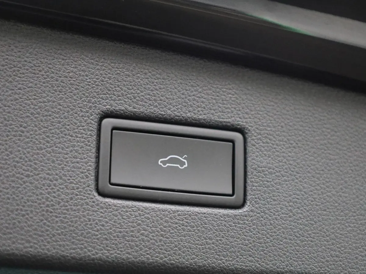 1.4 TSI eHybrid Life 245 PK| Dealeronderhouden | Navigatie | Stoelverwarming | Stuurwielverwarming | Achterklep Elektrisch | Climatronic | Digitale Cockpit | Achteruitrijcamera