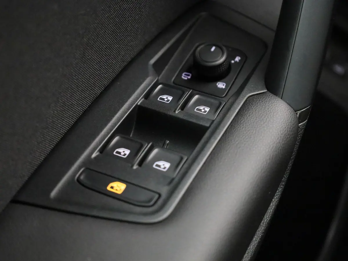 1.4 TSI eHybrid Life 245 PK| Dealeronderhouden | Navigatie | Stoelverwarming | Stuurwielverwarming | Achterklep Elektrisch | Climatronic | Digitale Cockpit | Achteruitrijcamera